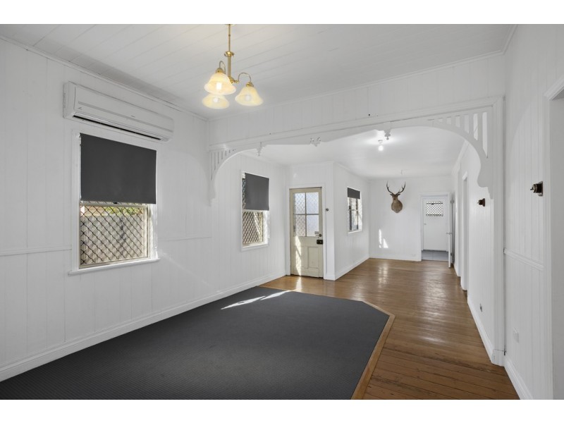 10 Albert Street, Newtown QLD 4350