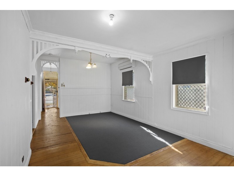 10 Albert Street, Newtown QLD 4350