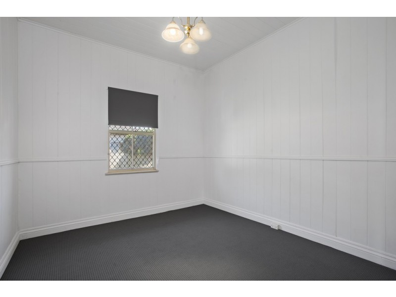 10 Albert Street, Newtown QLD 4350