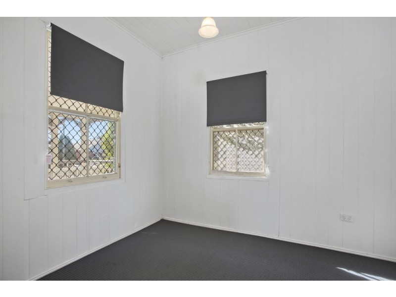 10 Albert Street, Newtown QLD 4350