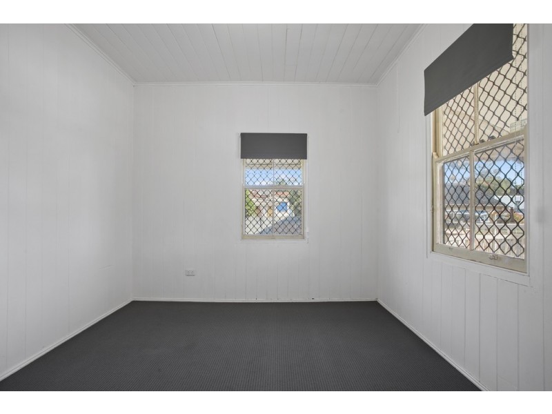 10 Albert Street, Newtown QLD 4350
