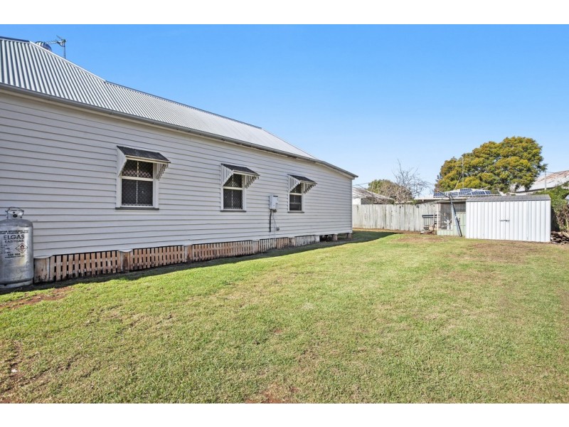 10 Albert Street, Newtown QLD 4350