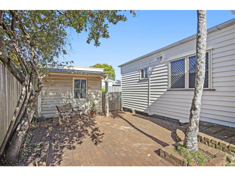 10 Albert Street, Newtown QLD 4350