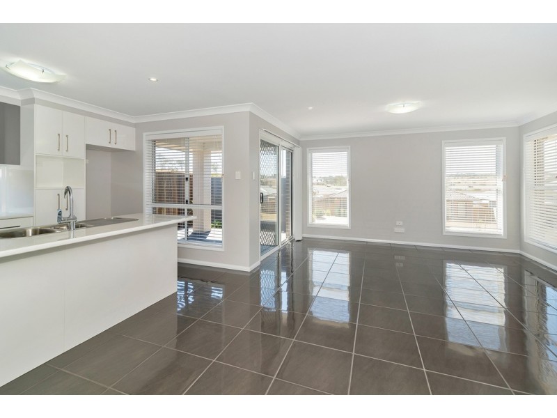 1/19 Sandalwood Drive, Glenvale QLD 4350