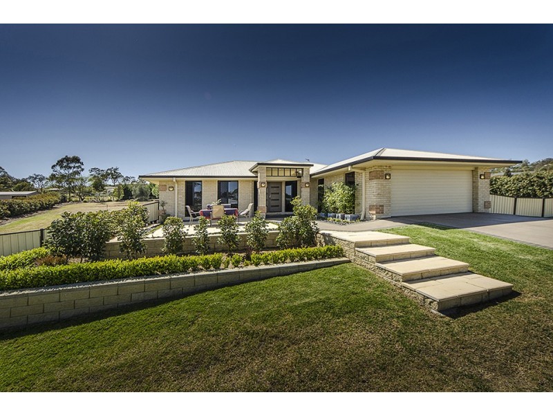 9 Phoebe Court, Cotswold Hills QLD 4350