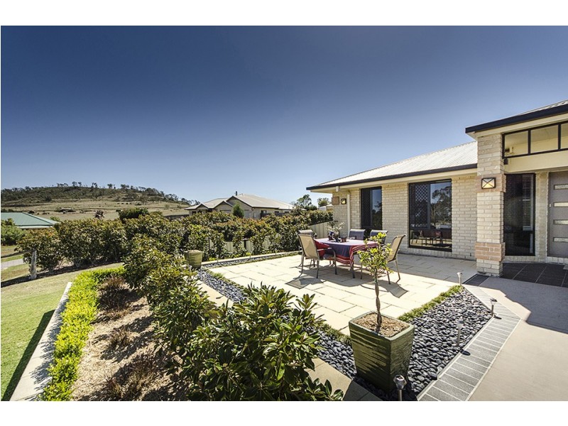 9 Phoebe Court, Cotswold Hills QLD 4350