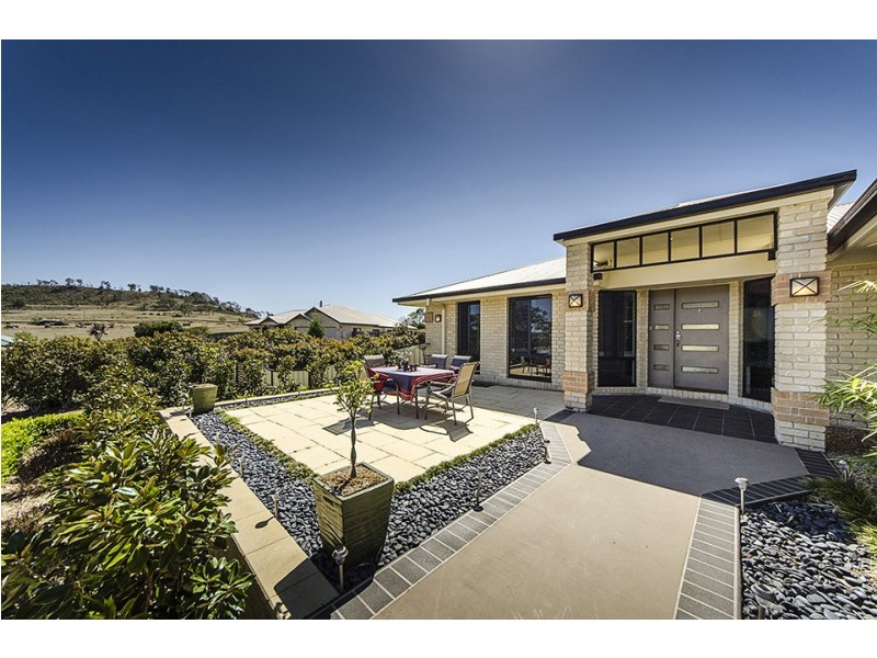 9 Phoebe Court, Cotswold Hills QLD 4350