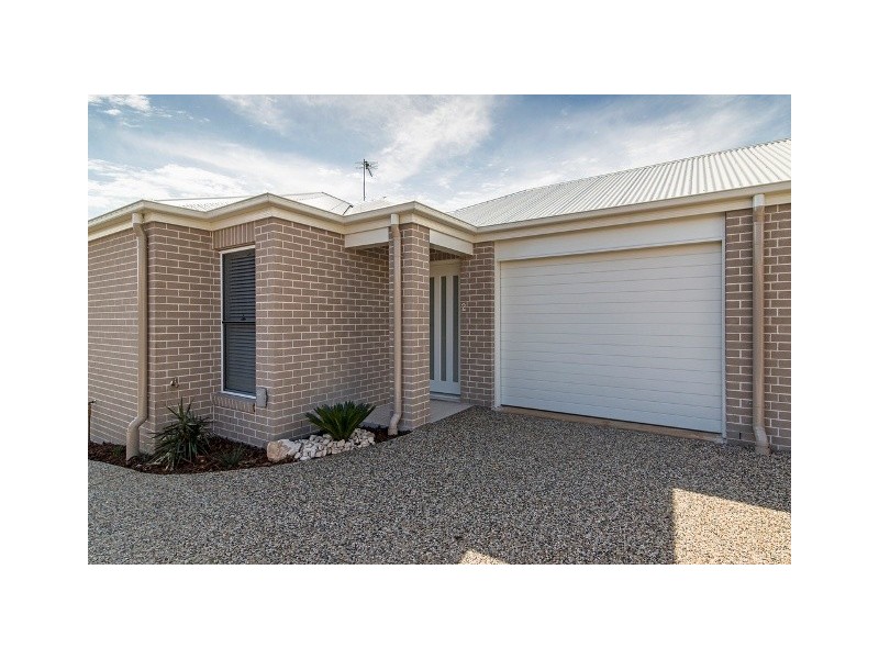 2/16 Swallow Court, Newtown QLD 4350