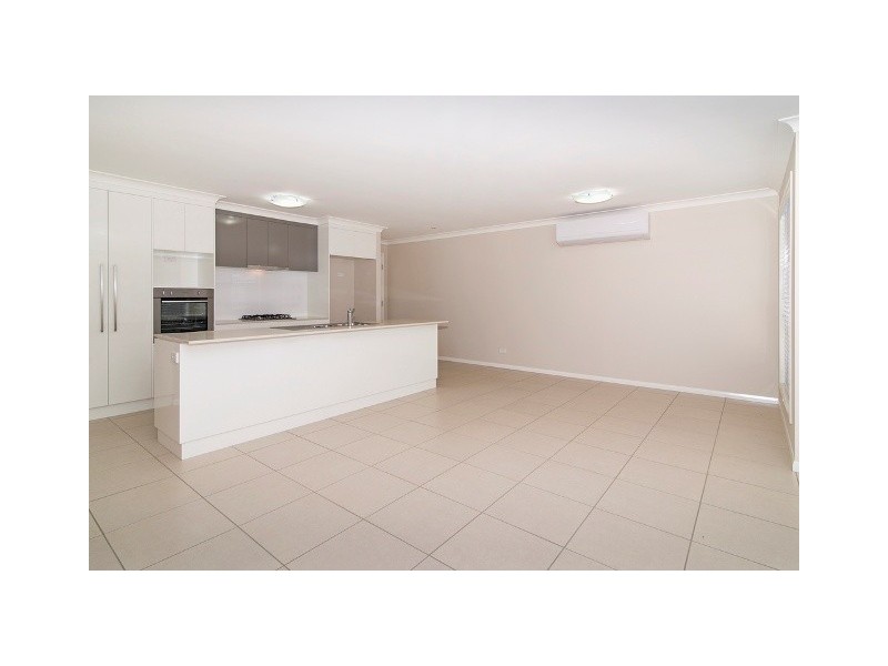 5/16 Swallow Court, Newtown QLD 4350
