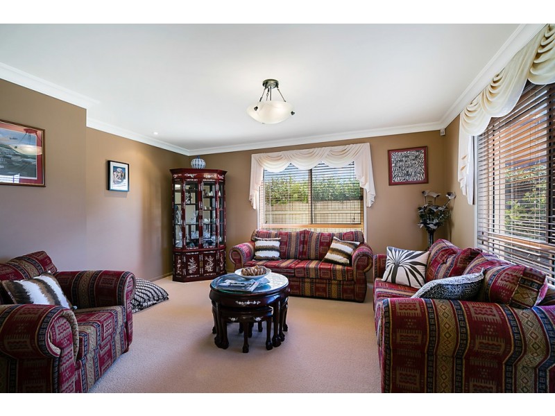 3 Vanham Close, Middle Ridge QLD 4350