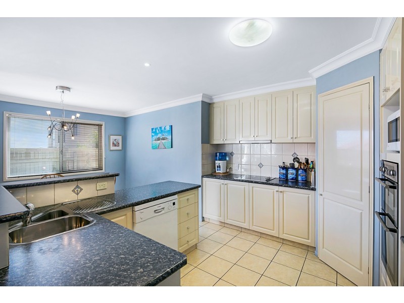 3 Vanham Close, Middle Ridge QLD 4350