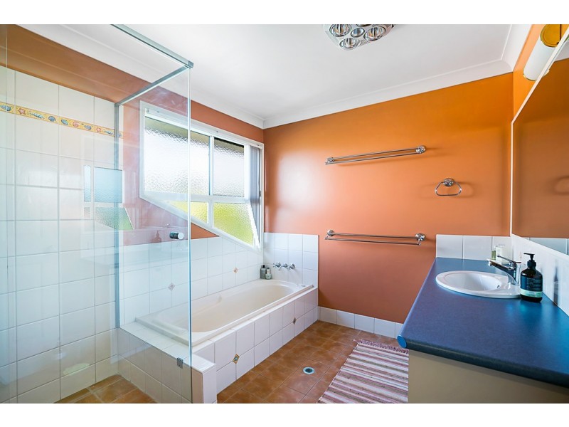 3 Vanham Close, Middle Ridge QLD 4350