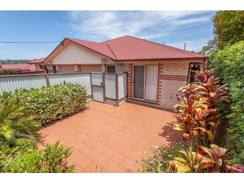 Unit 2/402 Alderley Street, Kearneys Spring QLD 4350