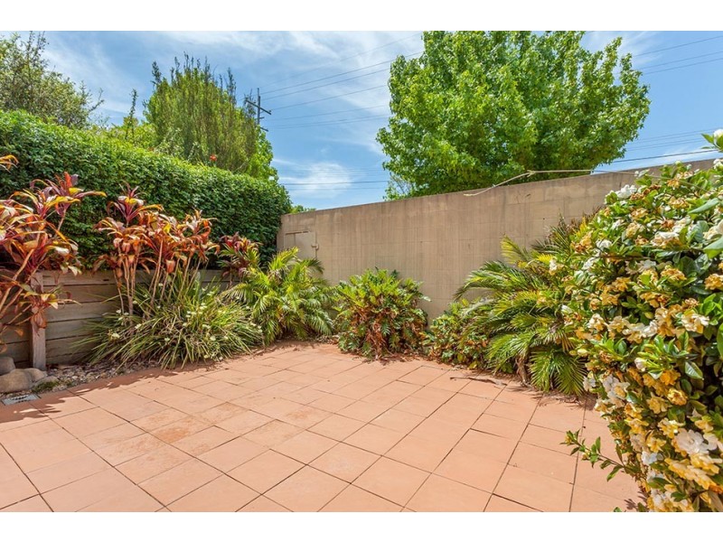 Unit 2/402 Alderley Street, Kearneys Spring QLD 4350