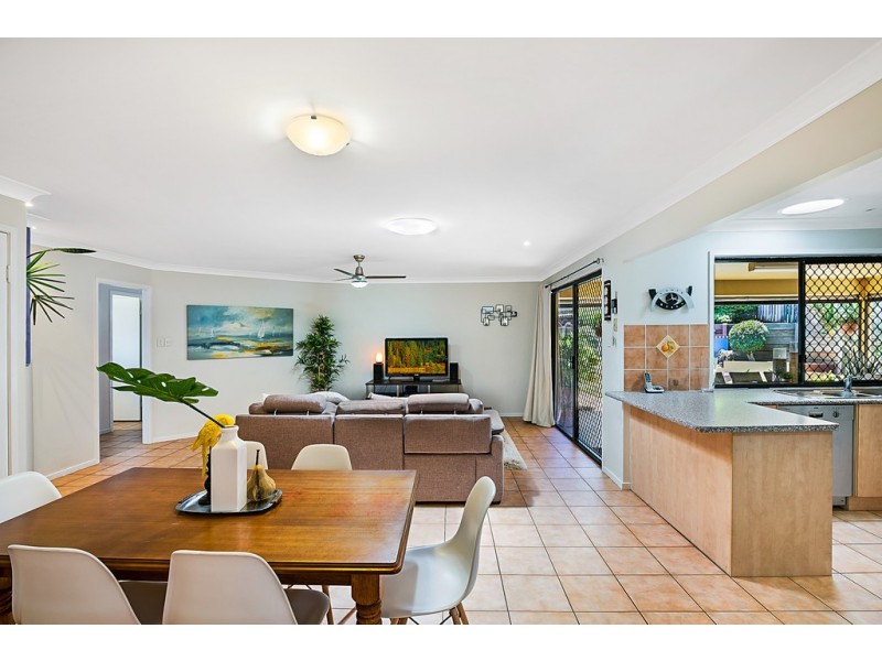 25 Catalina Drive, Wilsonton QLD 4350