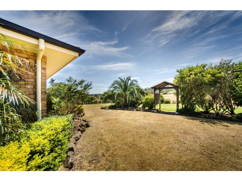 8 Roderick Drive, Cotswold Hills QLD 4350
