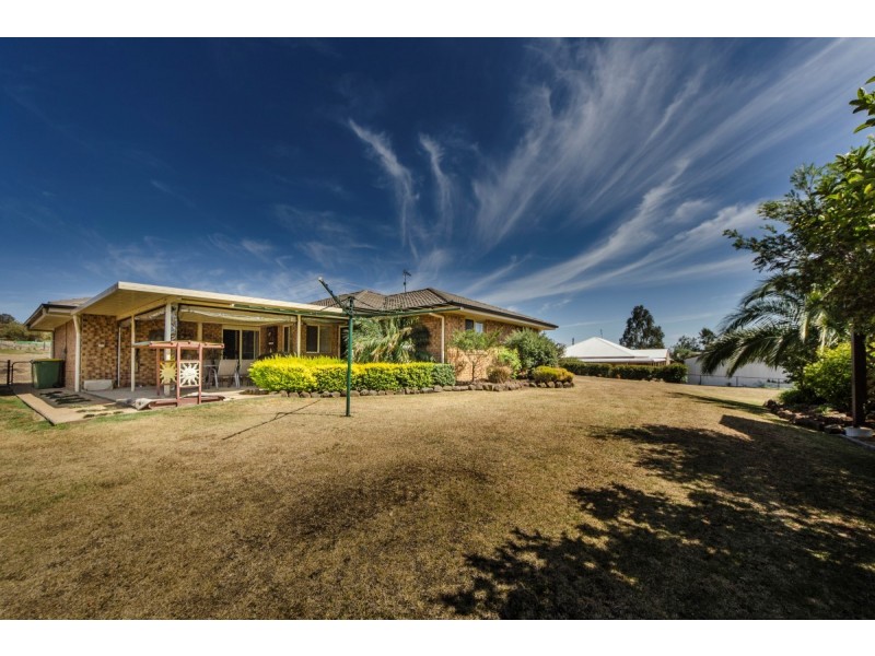 8 Roderick Drive, Cotswold Hills QLD 4350