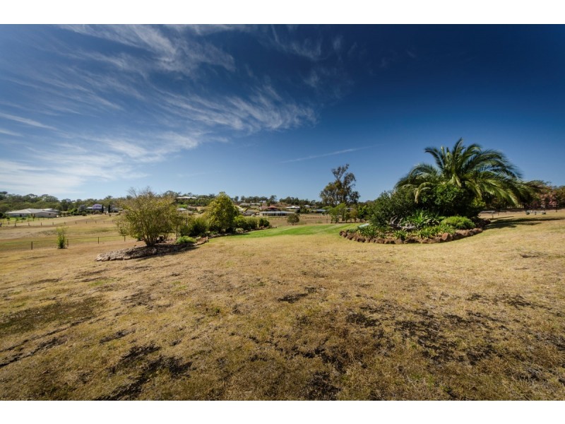 8 Roderick Drive, Cotswold Hills QLD 4350