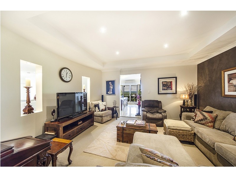 33 Harvey Street, Mount Lofty QLD 4350