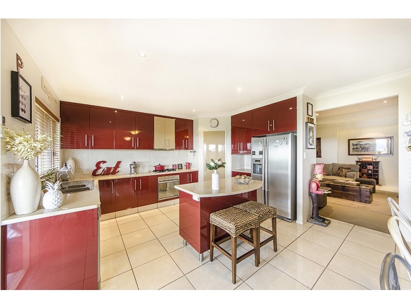 33 Harvey Street, Mount Lofty QLD 4350