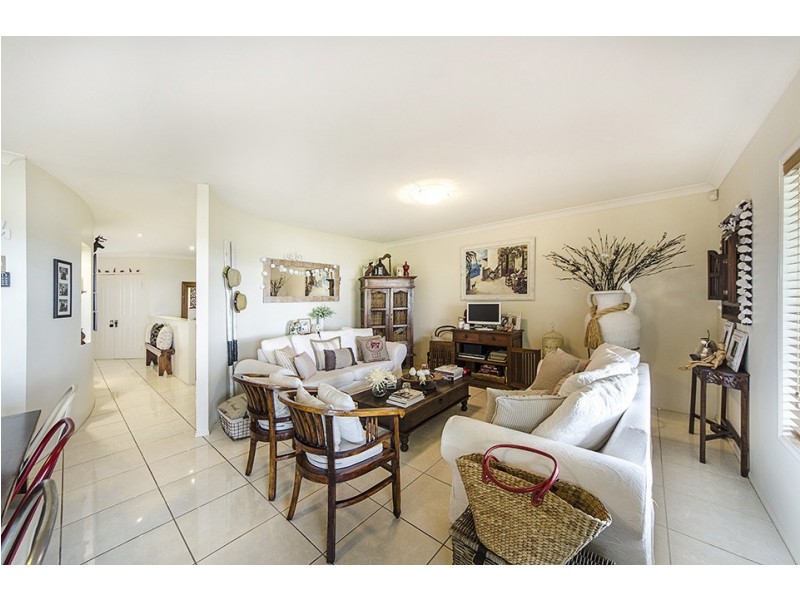 33 Harvey Street, Mount Lofty QLD 4350