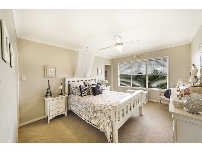 33 Harvey Street, Mount Lofty QLD 4350