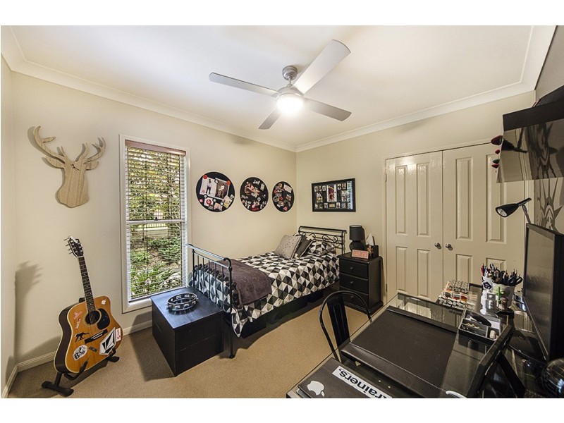 33 Harvey Street, Mount Lofty QLD 4350