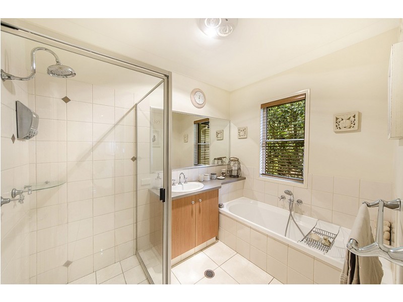 33 Harvey Street, Mount Lofty QLD 4350