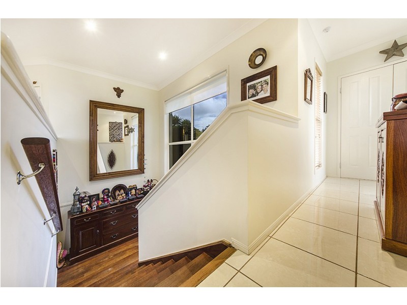 33 Harvey Street, Mount Lofty QLD 4350