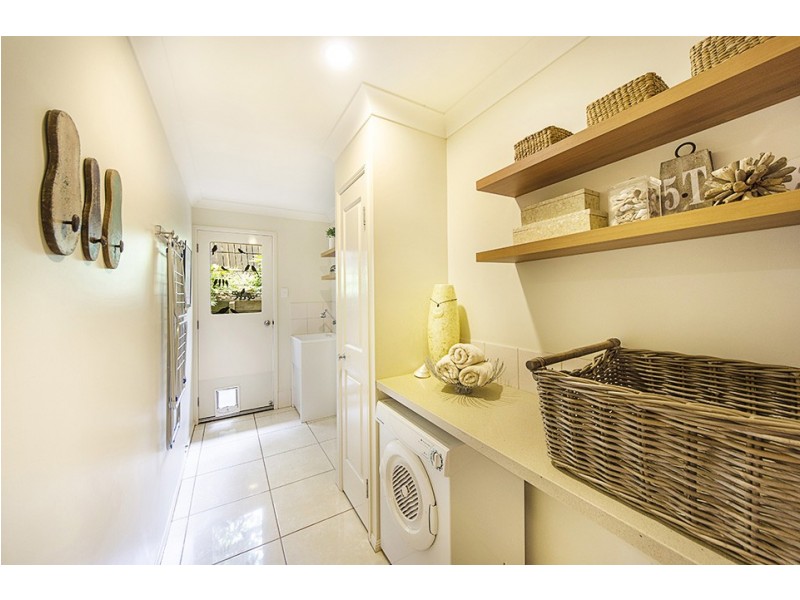 33 Harvey Street, Mount Lofty QLD 4350