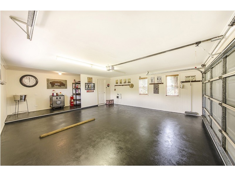33 Harvey Street, Mount Lofty QLD 4350