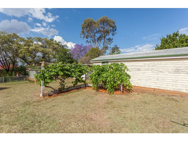 127 Stephen Street, Harristown QLD 4350