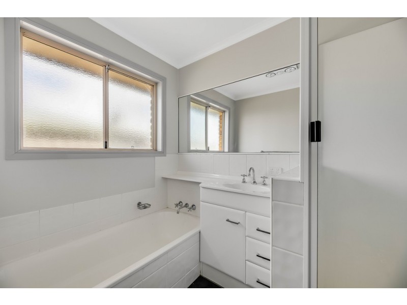 15 Moore Crescent, Wilsonton QLD 4350