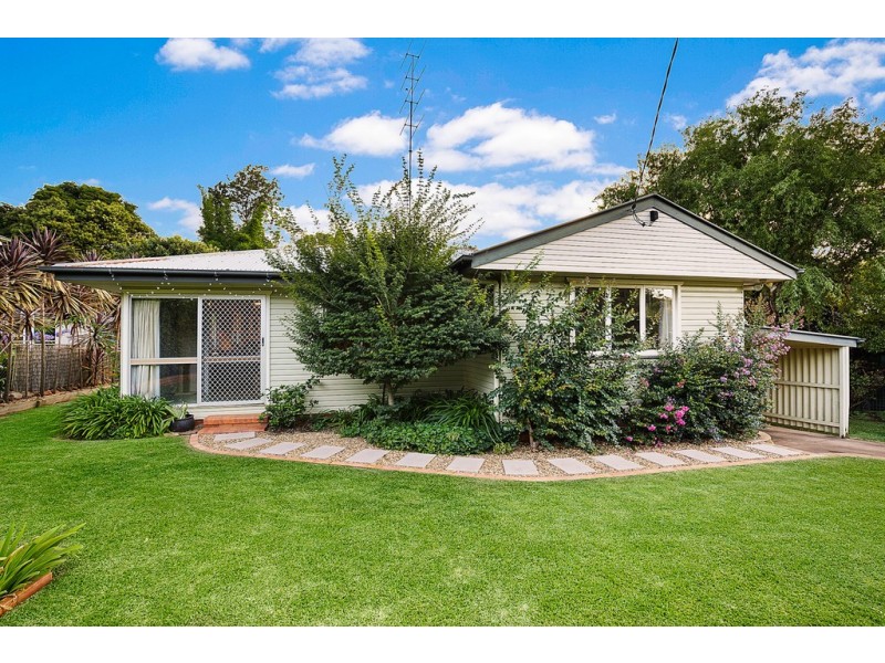 80 North Street, Mount Lofty QLD 4350