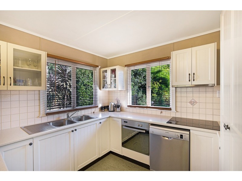 80 North Street, Mount Lofty QLD 4350