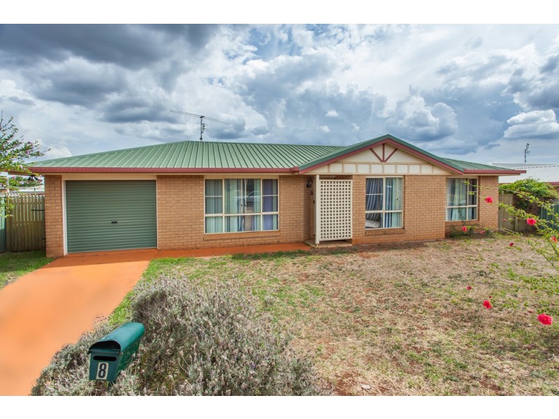 8 Oaklands Court, Glenvale QLD 4350