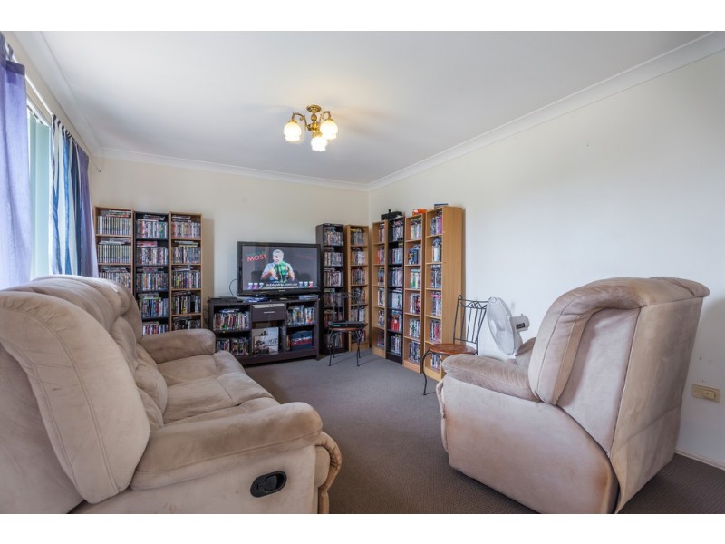 8 Oaklands Court, Glenvale QLD 4350