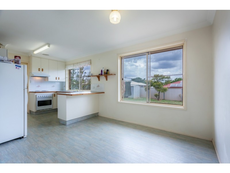 8 Oaklands Court, Glenvale QLD 4350