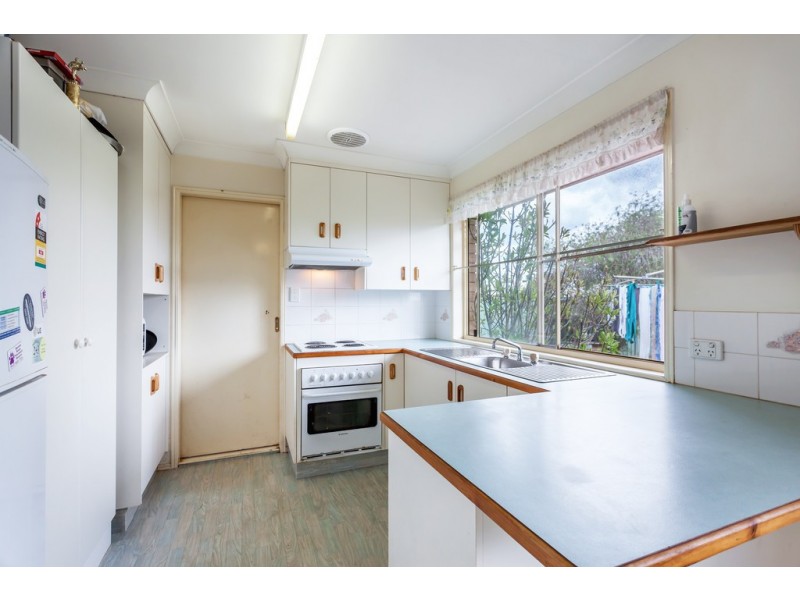 8 Oaklands Court, Glenvale QLD 4350