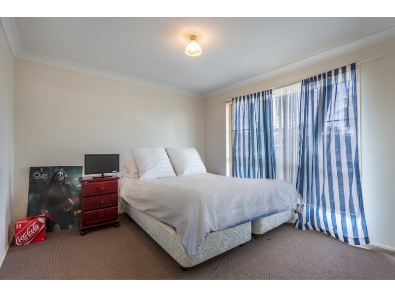 8 Oaklands Court, Glenvale QLD 4350