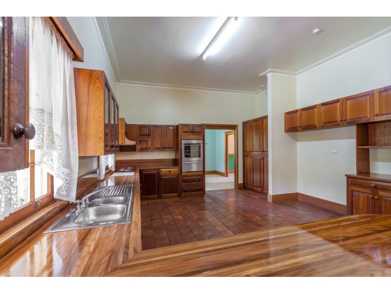 22 Hilltop Crescent, Blue Mountain Heights QLD 4350