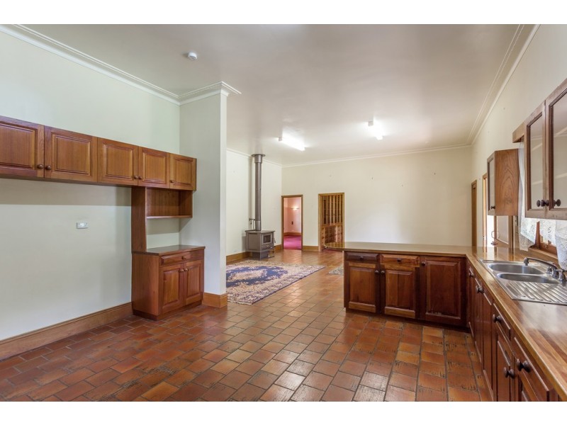 22 Hilltop Crescent, Blue Mountain Heights QLD 4350