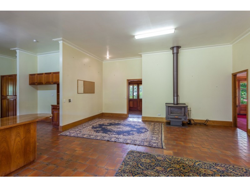 22 Hilltop Crescent, Blue Mountain Heights QLD 4350
