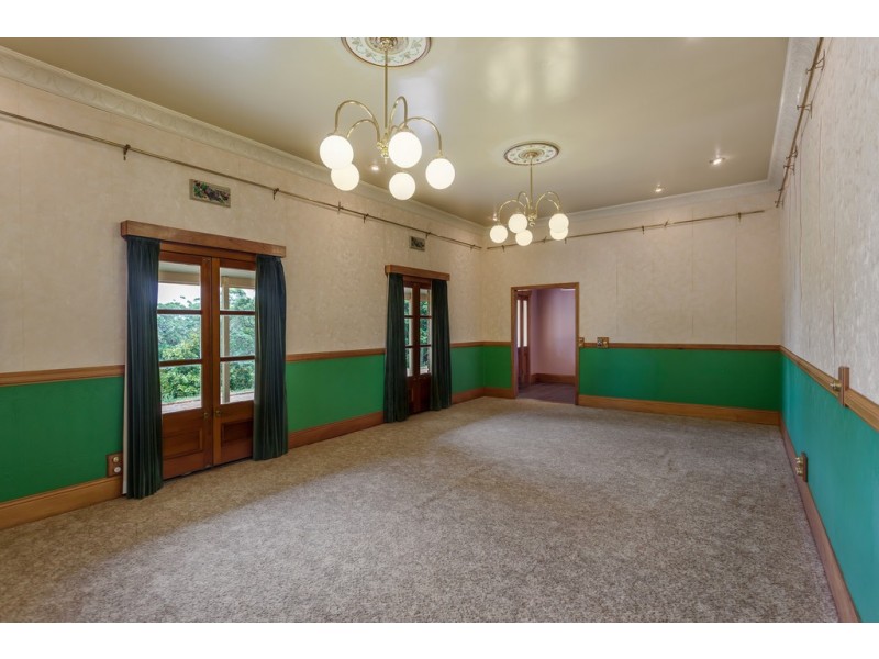 22 Hilltop Crescent, Blue Mountain Heights QLD 4350