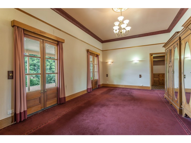 22 Hilltop Crescent, Blue Mountain Heights QLD 4350
