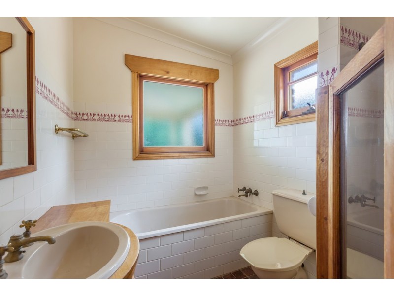 22 Hilltop Crescent, Blue Mountain Heights QLD 4350