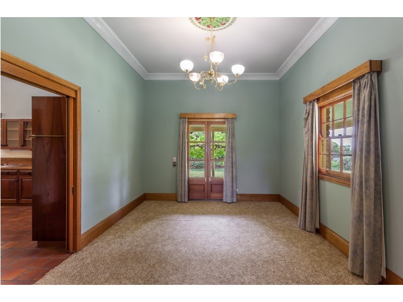 22 Hilltop Crescent, Blue Mountain Heights QLD 4350