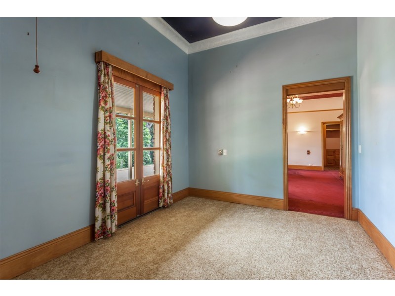 22 Hilltop Crescent, Blue Mountain Heights QLD 4350