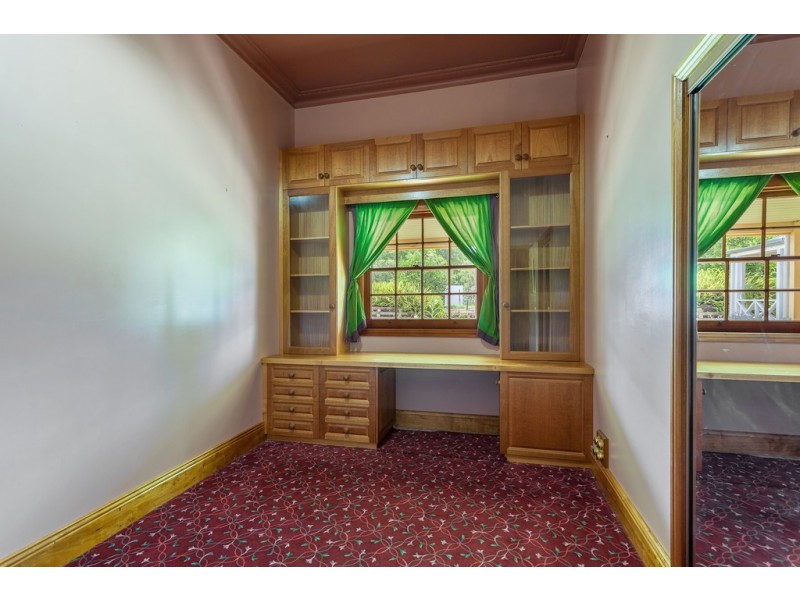 22 Hilltop Crescent, Blue Mountain Heights QLD 4350