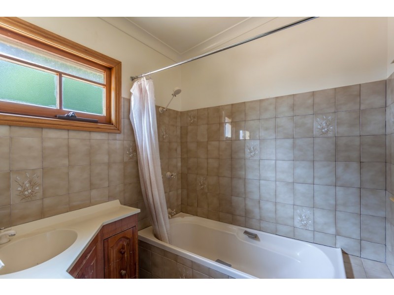 22 Hilltop Crescent, Blue Mountain Heights QLD 4350